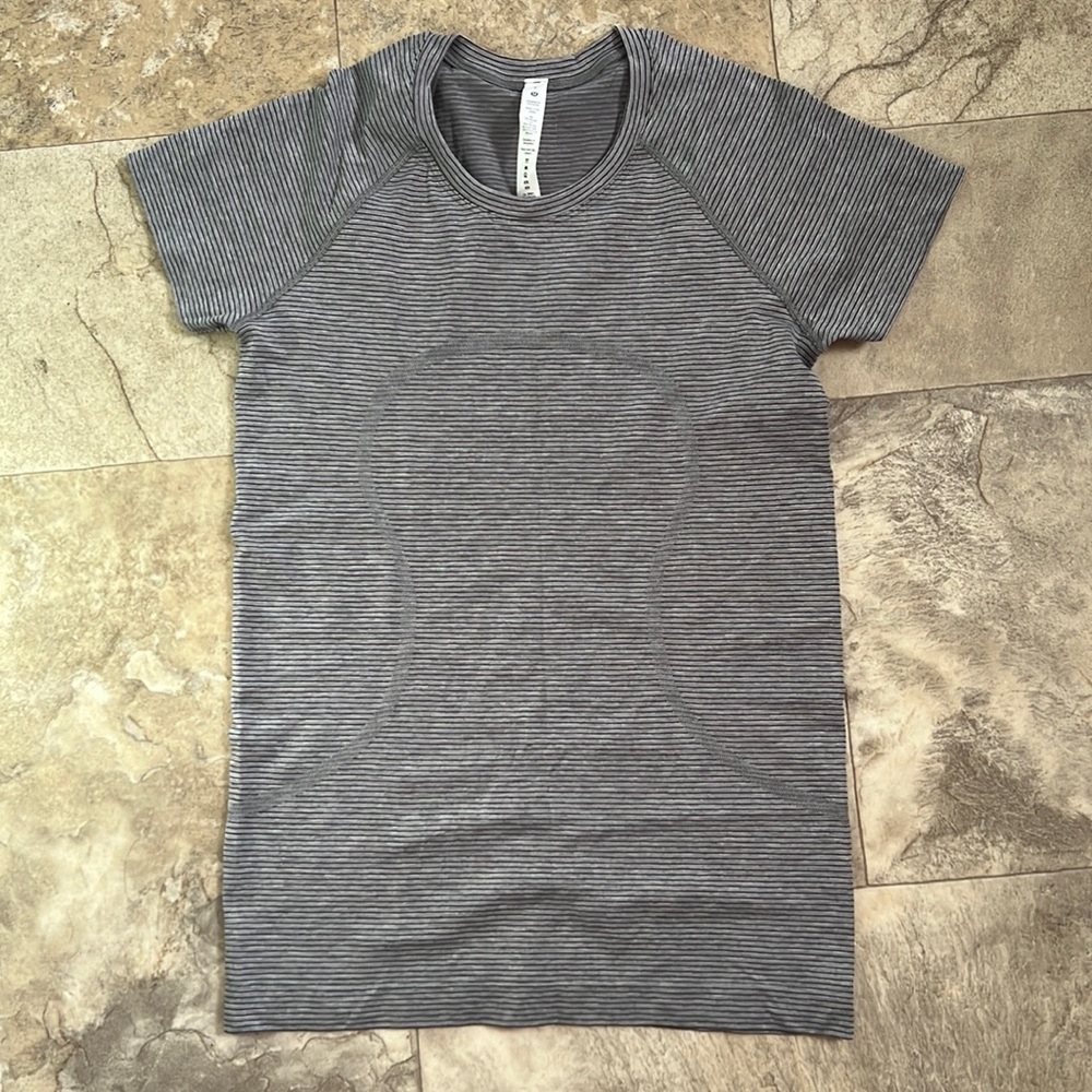 NWOT Lululemon Swiftly T